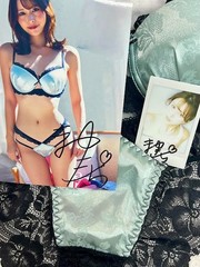 Mayuki Ito autographed cheki photo and bonus item.