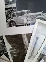 80 ancient B/W photos + 2 newspaper reports + negatives + 2 cards… originals well maintained