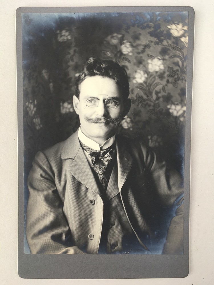 Plate Camera Photo Original Old Photo Circa 1900 11×16.5 cm A Gentleman