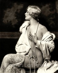 Alfred Cheney Johnston Photo, Ziegfeld Girl with pearls, 1920-30s