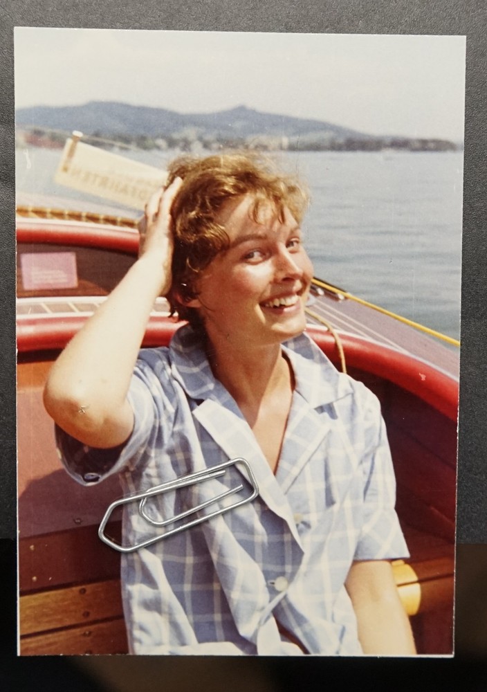 Photo Portrait Young Woman Model Motorboat Color Shirt Pose Snapshot Lake Picture