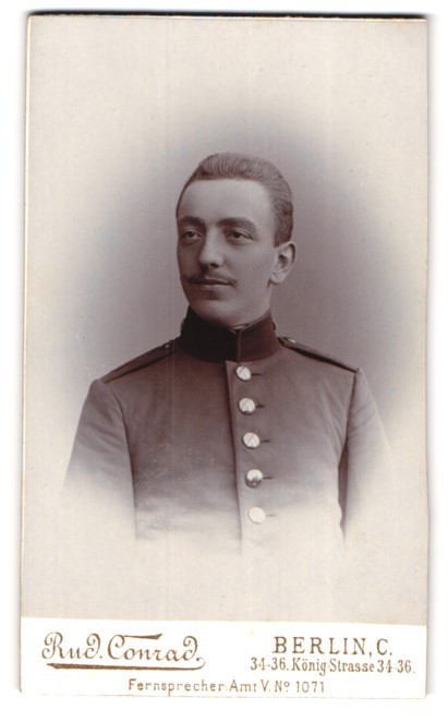Photograph Rud. Conrad, Berlin, Königstraße 34-36, Soldier in Uniform with Back