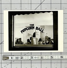 Popcorn Ball c. 1942 By Gordon Coster – Fotofolio Art Print Card
