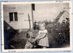 Belzig Circa 1942 – Blonde Girl in Garden – 1940s – Photo 9x6cm