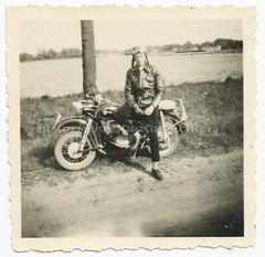 Salisbury 1949 – Motorcycle Travel – Vintage Photo 1940s