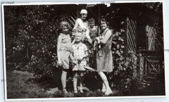 Bad Blankenburg 1929 – Family with Cat in Garden – 1920s – Photo 11x7cm