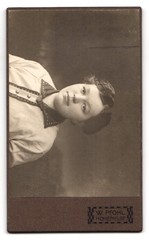 Photograph W. Pfohl, Špindlerův Mlýn, Bahnhofstr. 4, Monogrammed Coat of Arms and Medals