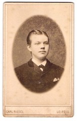 Photograph Carl Riedel, Leipzig, Rosenthal-Str. 5, portrait young man with Sch