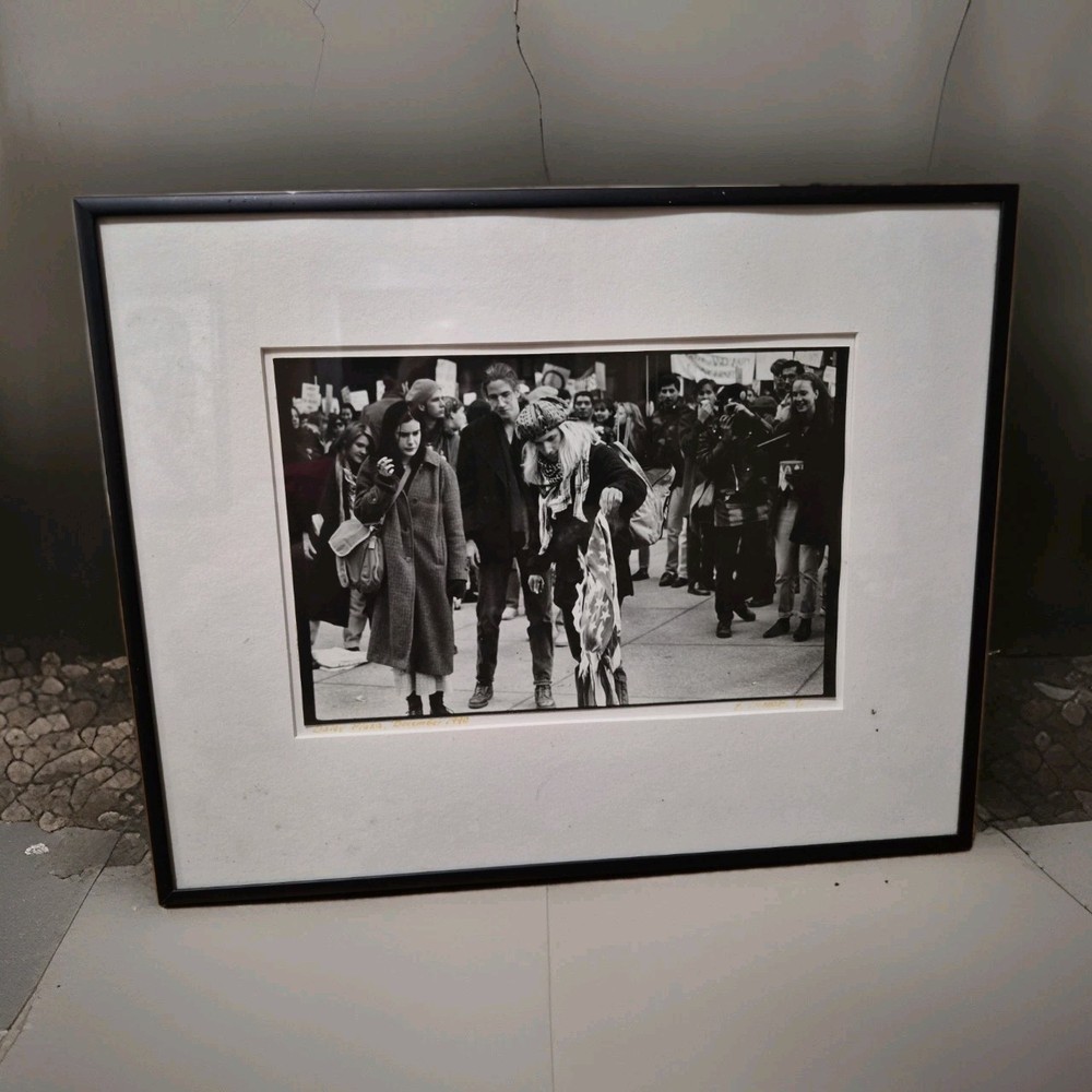 Original Signed Street Photography «Daily Plaza 1990» Framed Chicago Art E. Thom