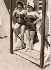 Vintage Photo Mature Chubby Women in Swimsuit Snapshot