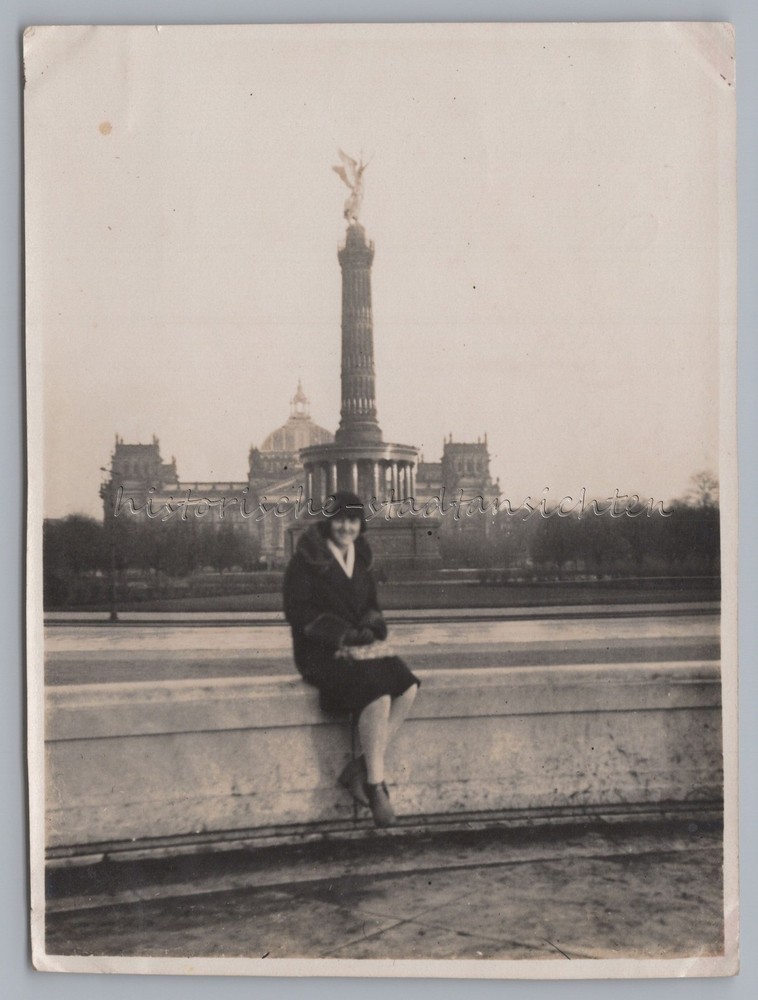 Berlin 1929 – Woman in Front of Victory Column & Reichstag – Old Photo 1920s