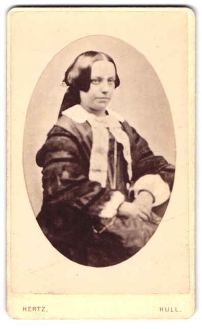 Photograph Hertz, Hull, Witham 123, Portrait of a Lady CDV / Cabinet Photo