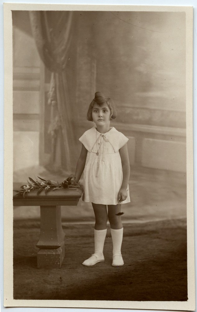 Portrait Studio Little Girl Bouquet of Flowers Old Photo An. 1920
