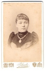 Photography Pilartz, Bad Kissingen, saltworks promenade, portrait of a young woman