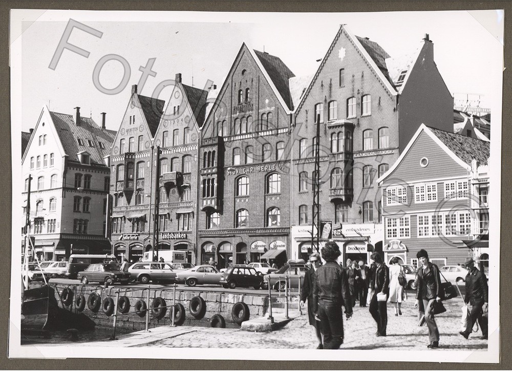 Photo Norway Bergen Bryggen Harbour Houses Street Scene Passenger Car 1950s Car