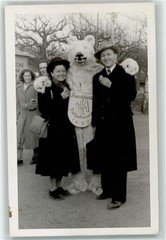 39195681 – 6000 Frankfurt Spring Fair 1950 Ice Bar Costume