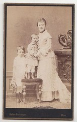 CdV photo wife children by Rittmeister * back inscribed around 1890 Vienna!