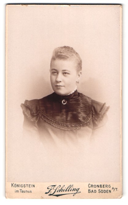 Photograph Franz Schilling, Bad Königstein/Taunus, middle-class woman with earwress