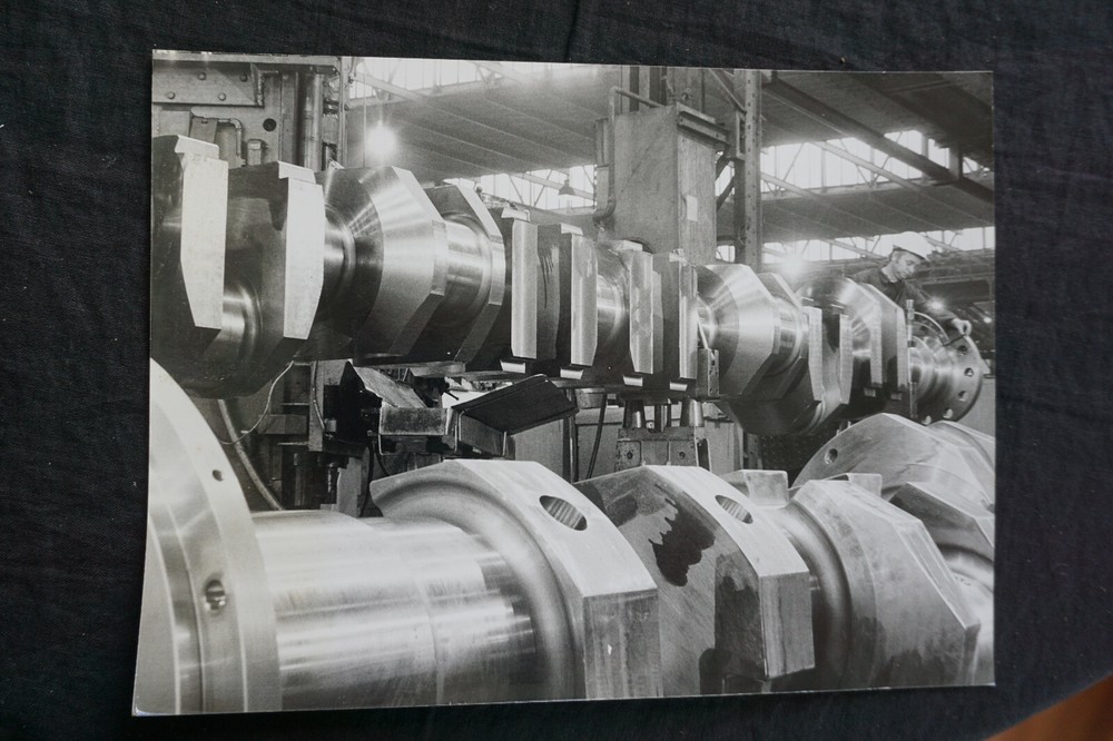 Photo Krupp Hüttenwerke 1976 crankshaft for marine diesel engines 18 x 24 cm