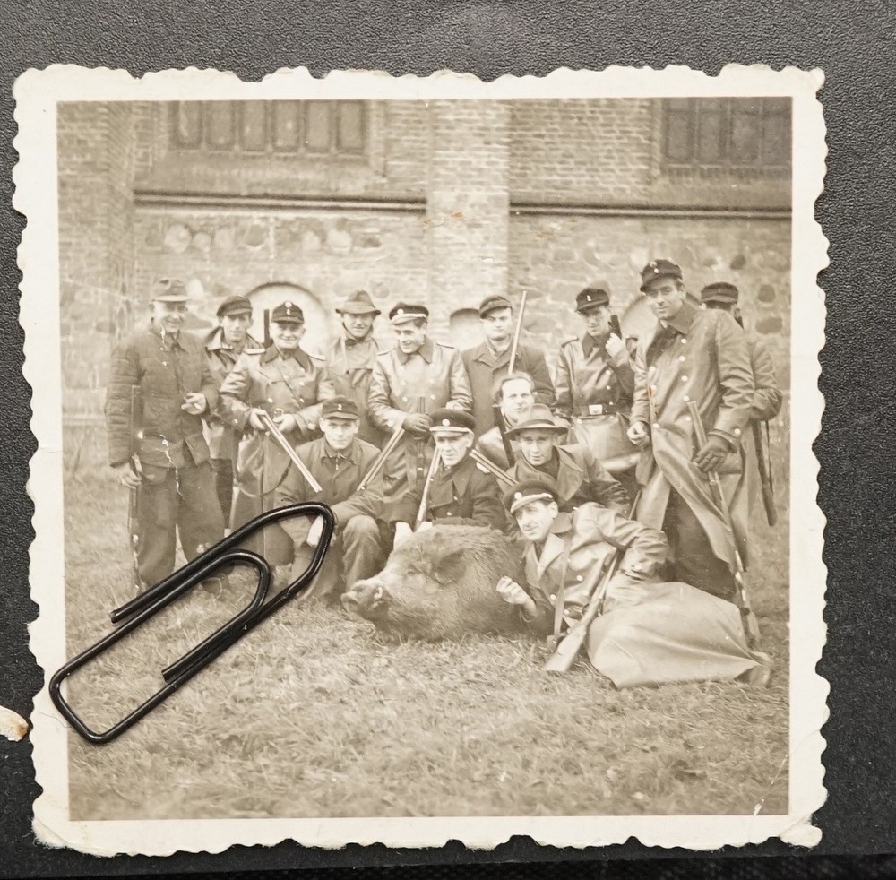 Photo GDR portrait Prenzlau rifle hunter animal men wild boar uniform hat