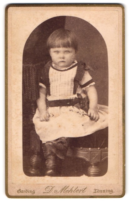 Photography Detlef Mehlert, Garding, small child in fashionable clothes