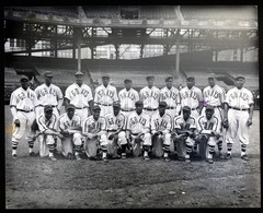 Teenie Harris / 16 x 20 Homestead Grays 1942 team photo signed by Robert Gaston