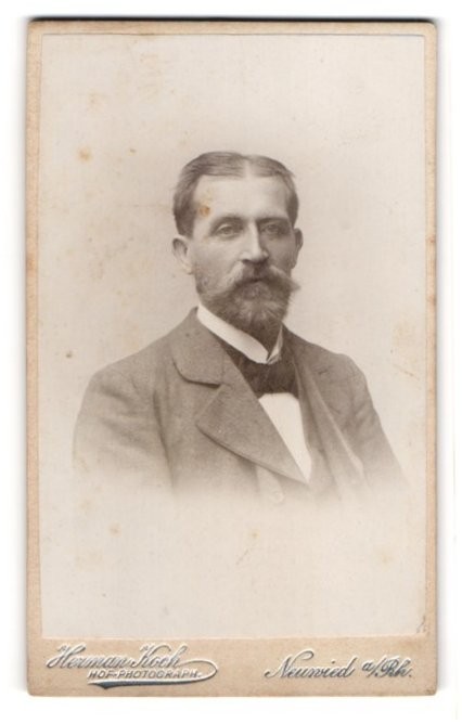 Photograph Herman Koch, Neuwied a. Rh., middle-class gentleman with middle parting