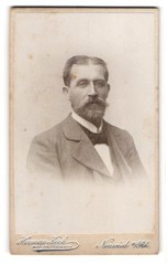 Photograph Herman Koch, Neuwied a. Rh., middle-class gentleman with middle parting