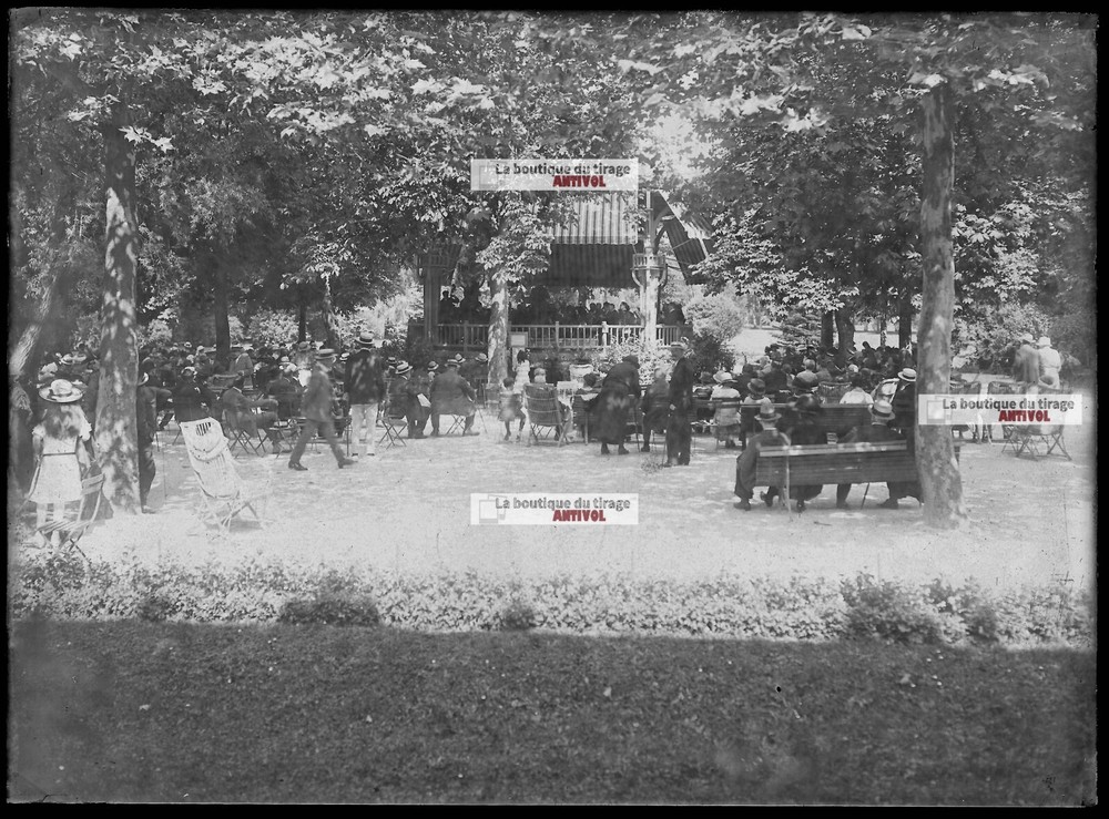 Plate glass photo antique black negative and white 5 1/8×7 1/8in Vittel galerie