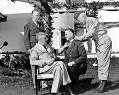 New World War II Photo: Patton, Roosevelt et al Award Medal of Honor – 6 Sizes!