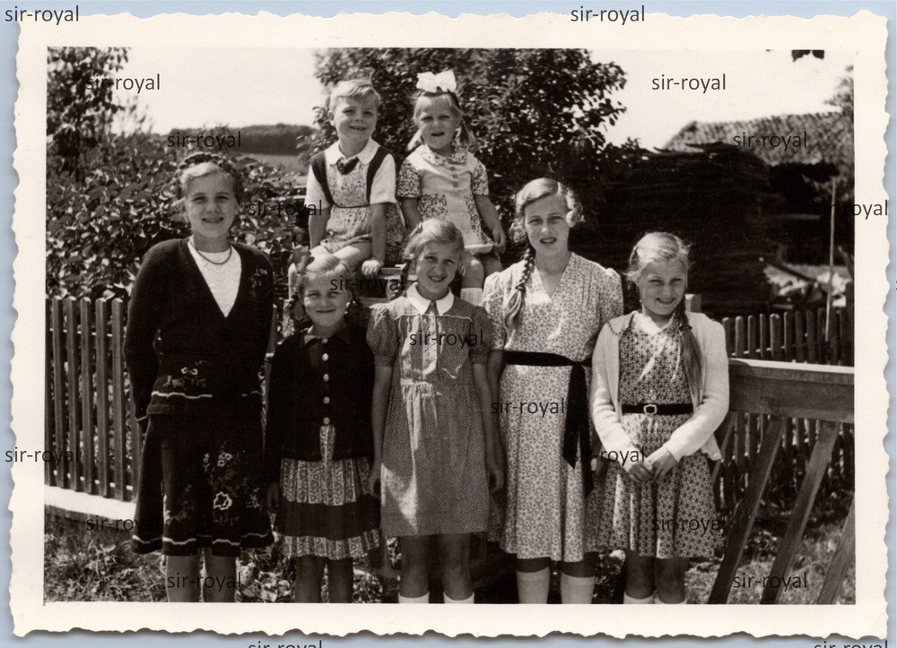 Brosen near Kalletal 1950 – Children in Front of Garden Fence – 1940s – Photo 10x7cm