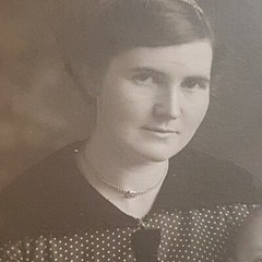 Photo Antique, c.1920 Pretty Young Mother with Child, Baby, Nude Egg, Cardboard, Excellent