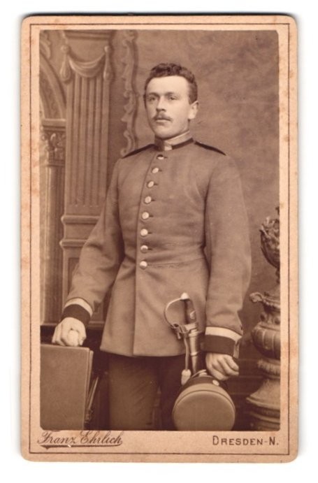 Photograph Franz Ehrlich, Dresden, Königsbrücker-Straße 50, Uffz. with saber and