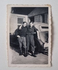 Great B/W Photo – «Two Young Boys with Vintage Circa 1940»