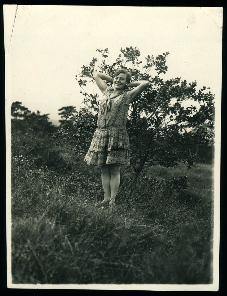 1929 – Hübsche Frau zeigt ihre Achseln – 1920er – Foto 9x12cm