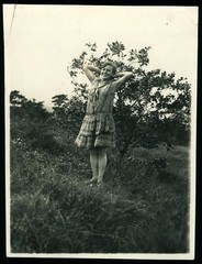 1929 – Hübsche Frau zeigt ihre Achseln – 1920er – Foto 9x12cm