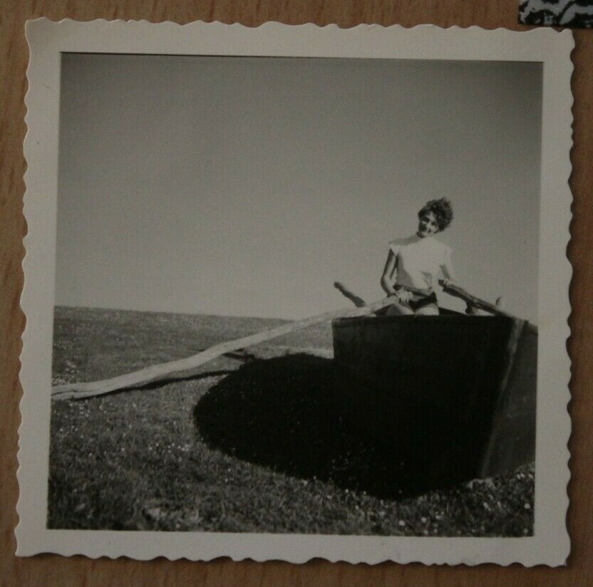 Photo 1957 woman woman girl Tsumarum Friesland Netherlands H15
