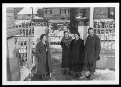 Schrobenhausen 1939 – Employee in front of the entrance of the tax office – Photo 10x7cm
