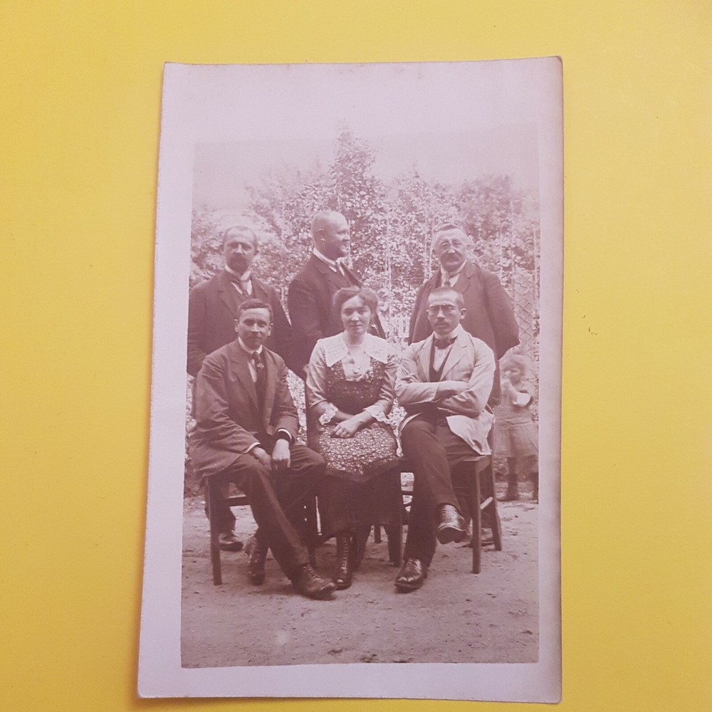 Photo Antique, Vintage, Group of Men with Woman, Family Reunion in Garden