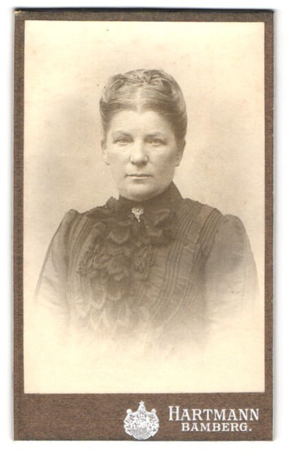 Photograph Hartmann, Bamberg, portrait of a lady in dark clothes