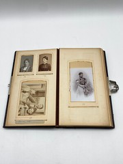 * ANTIQUE PHOTO ALBUM VICTORIAN PHOTOGRAPH ANTIQUE GOLD CUT 80 PHOTOS