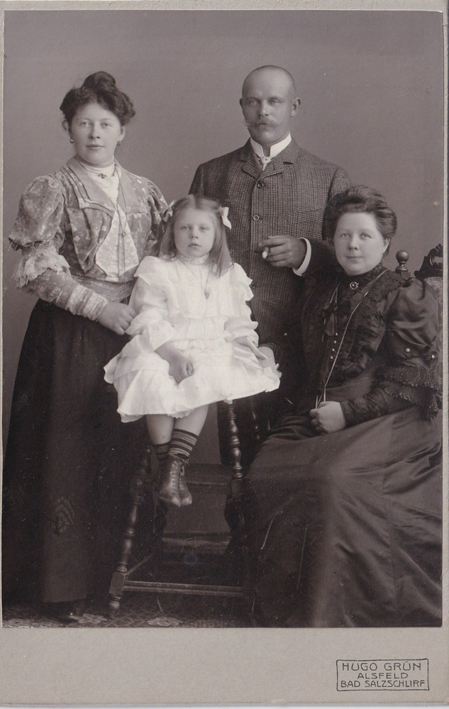 Hugo Grün KAB – Family Portrait – Alsfeld around 1900
