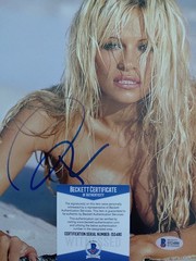 Pamela Anderson – Baywatch & Playmate Hand Signed 8×10 Autograph Beckett COA