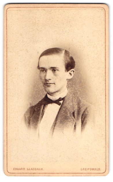 Photograph Eduard Glaubach, Greifswald, Lange-Straße 4, common gentleman with F