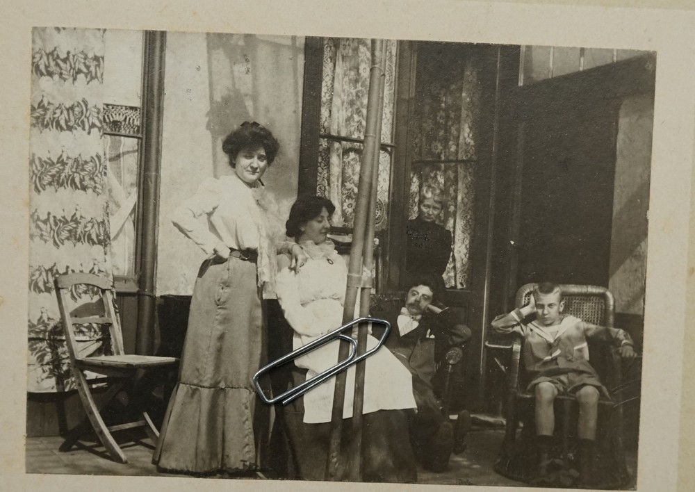 Photo CDV KAB Portrait Family Young Woman Model Mother Picture Old House Building Child