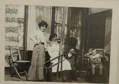 Photo CDV KAB Portrait Family Young Woman Model Mother Picture Old House Building Child