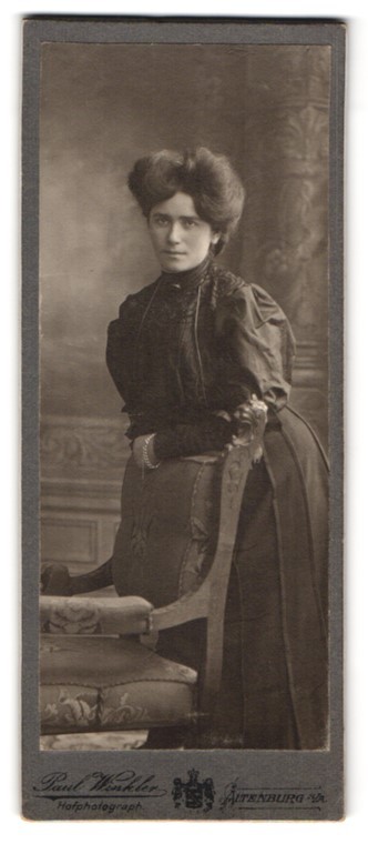 Photograph Paul Winkler, Altenburg/S-A., Amalienstr. 5b, woman in dark dress