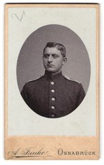 Photograph August Funke, Osnabrück, oval portrait of a soldier in uniform
