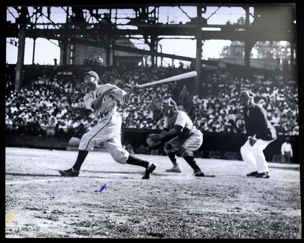 Teenie Harris / 16 x 20 Homestead Grays 1942 photo of Robert Gaston at bat vs