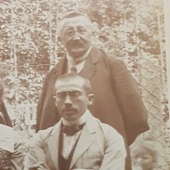 Photo Antique, Vintage, Group of Men with Woman, Family Reunion in Garden